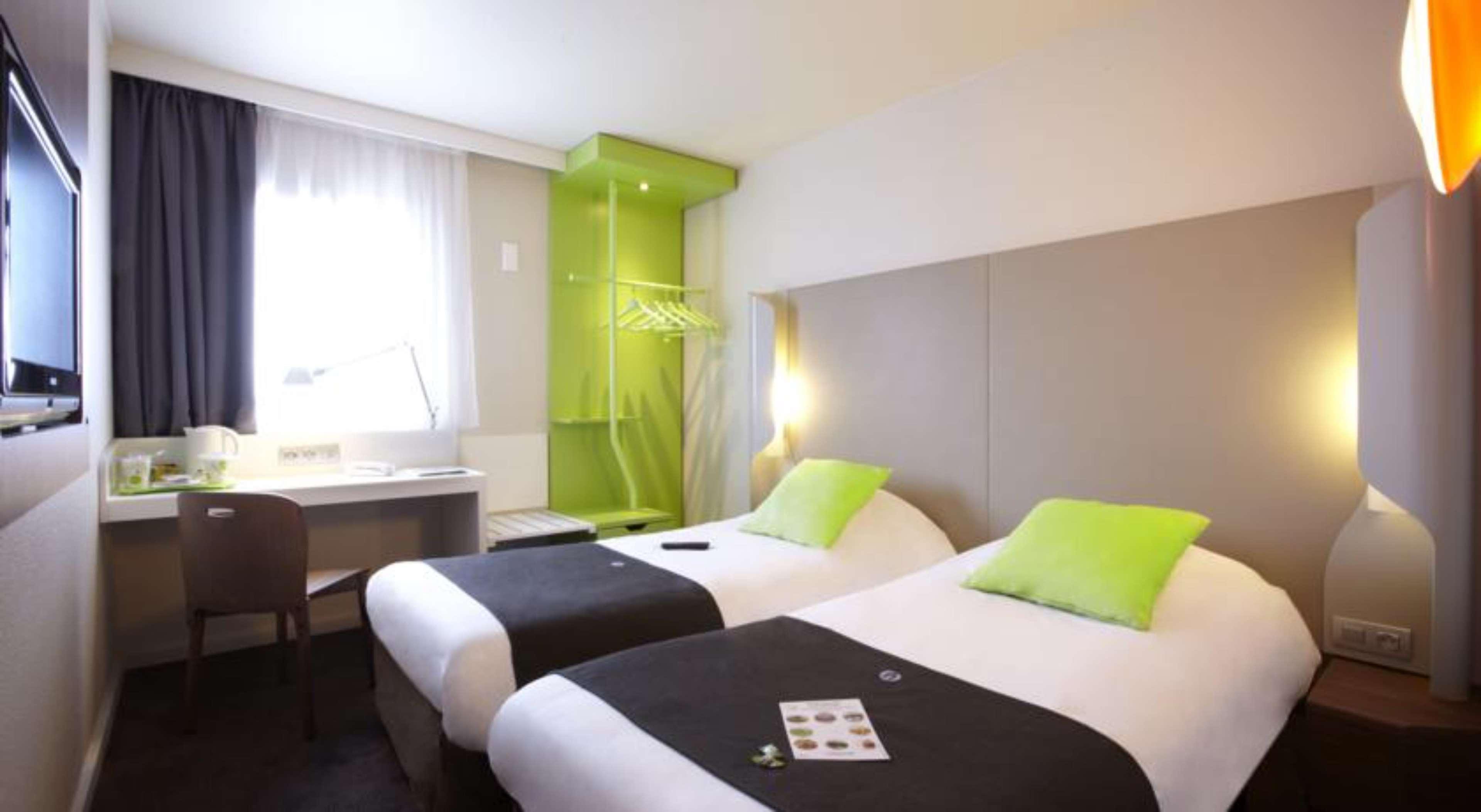 Campanile Villennes-Sur-Seine - Poissy - Hotel Renove En 2024 Exterior photo
