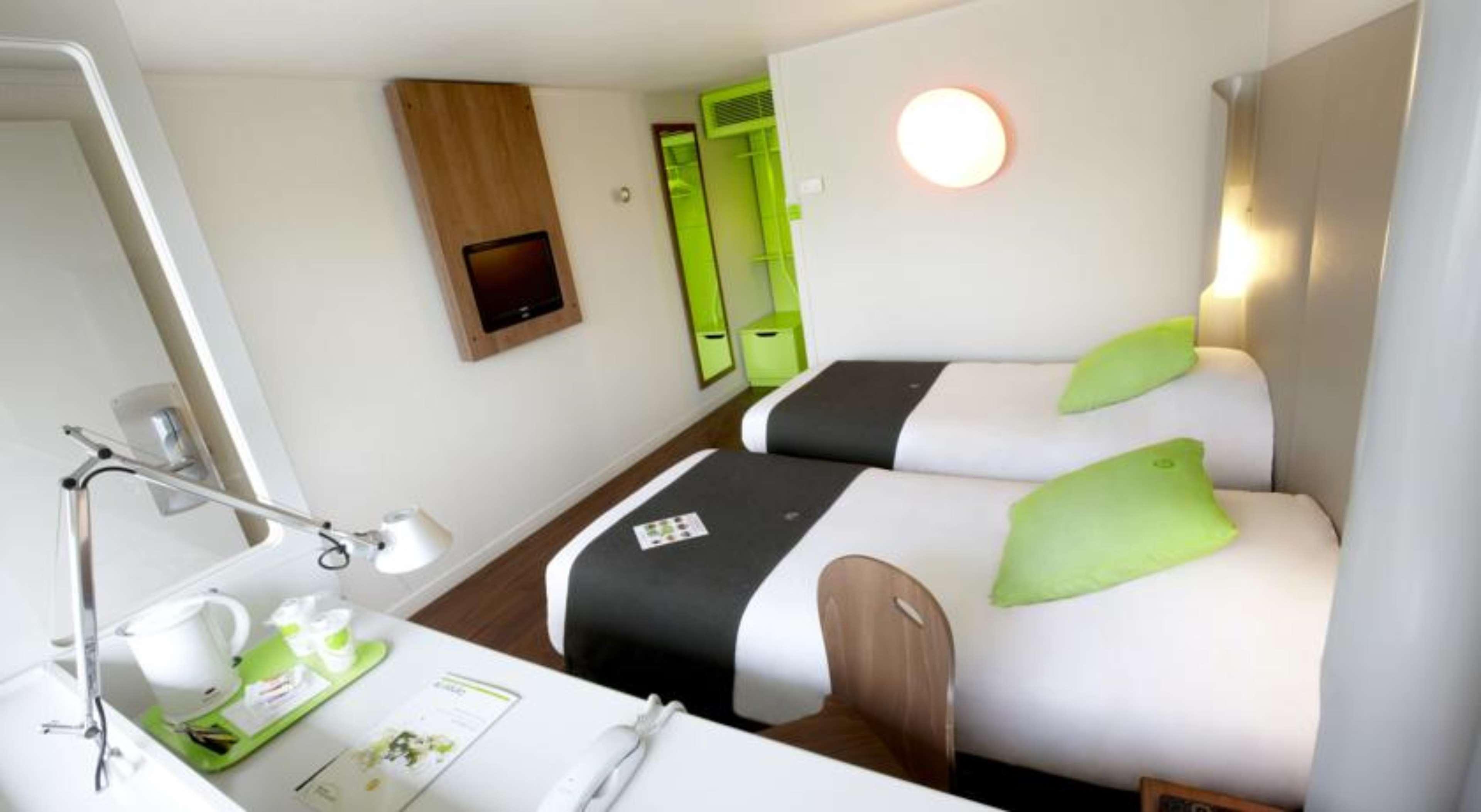 Campanile Villennes-Sur-Seine - Poissy - Hotel Renove En 2024 Exterior photo