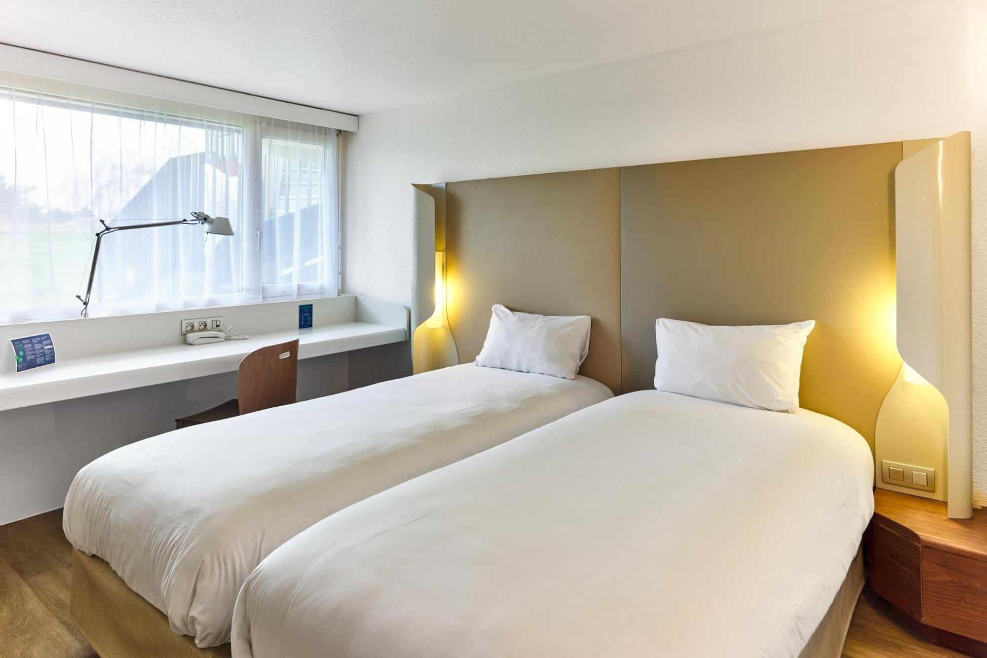 Campanile Villennes-Sur-Seine - Poissy - Hotel Renove En 2024 Exterior photo