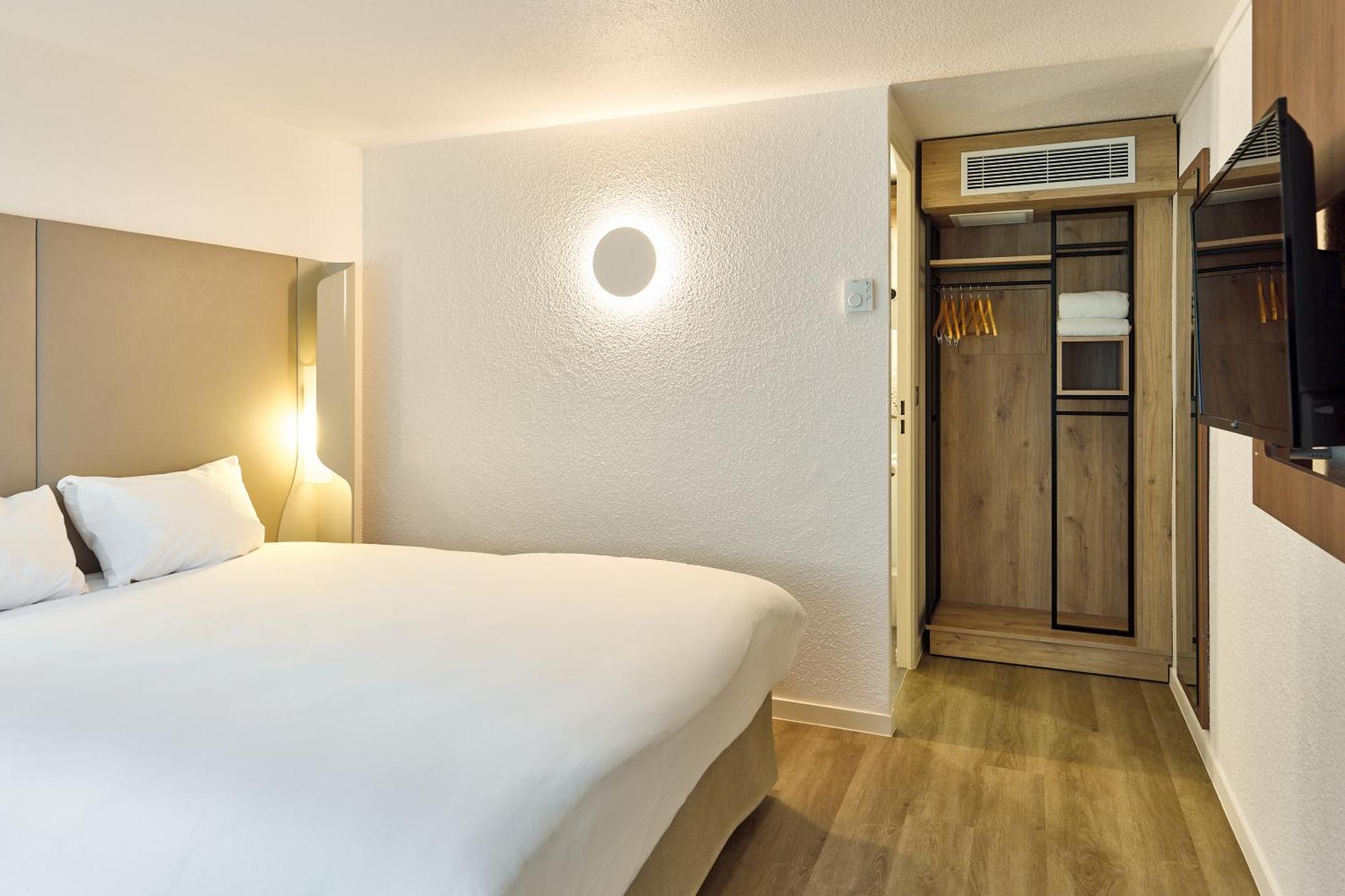 Campanile Villennes-Sur-Seine - Poissy - Hotel Renove En 2024 Exterior photo